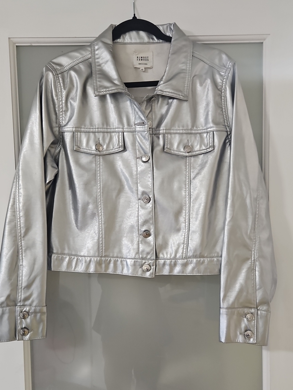 Almost Famous Metallic Silver Trucker Jacket Crop Womens Size XL - Picture 2 of 6